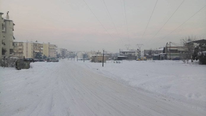 Στους -11 η Λάρισα – Προβλήματα στις μετακινήσεις από το χιόνι και τον πάγο (εικόνες)